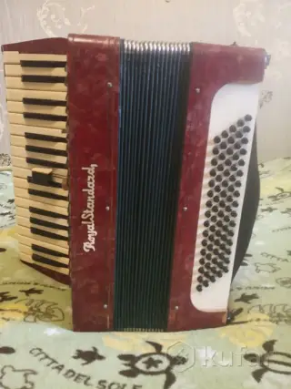 Аккордеон RoyalStandard.