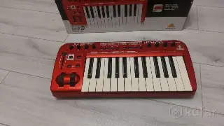 MIDI клавиатура Behringer UMX250