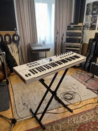 MIDI-клавиатура Arturia KeyLab Essential 49