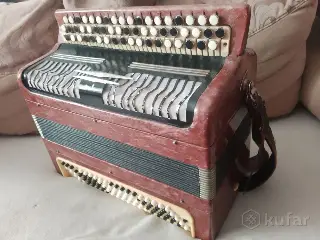 баян