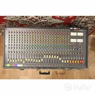 Микшерный пульт Tascam M-224