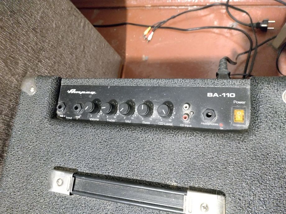 Басовый комбо-усилитель Ampeg BA-110 — фото 2