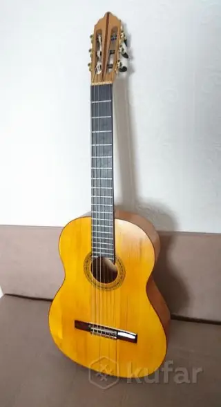 Цельномассивная классическая гитара