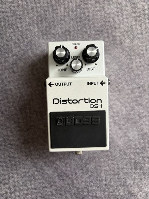 BOSS DISTORTION DS-1 WH — фото 1