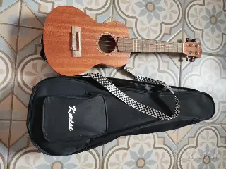 Срочно Укулеле Kmise