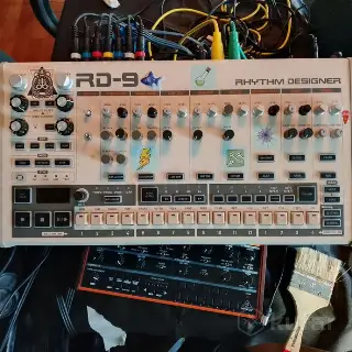 Behringer RD-9 драм машина