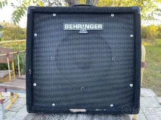 Behringer Ultratone K450FX комбик комбоуселитель