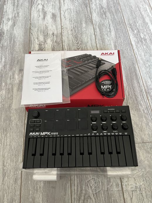 AKAI MPK mini mk3 midi