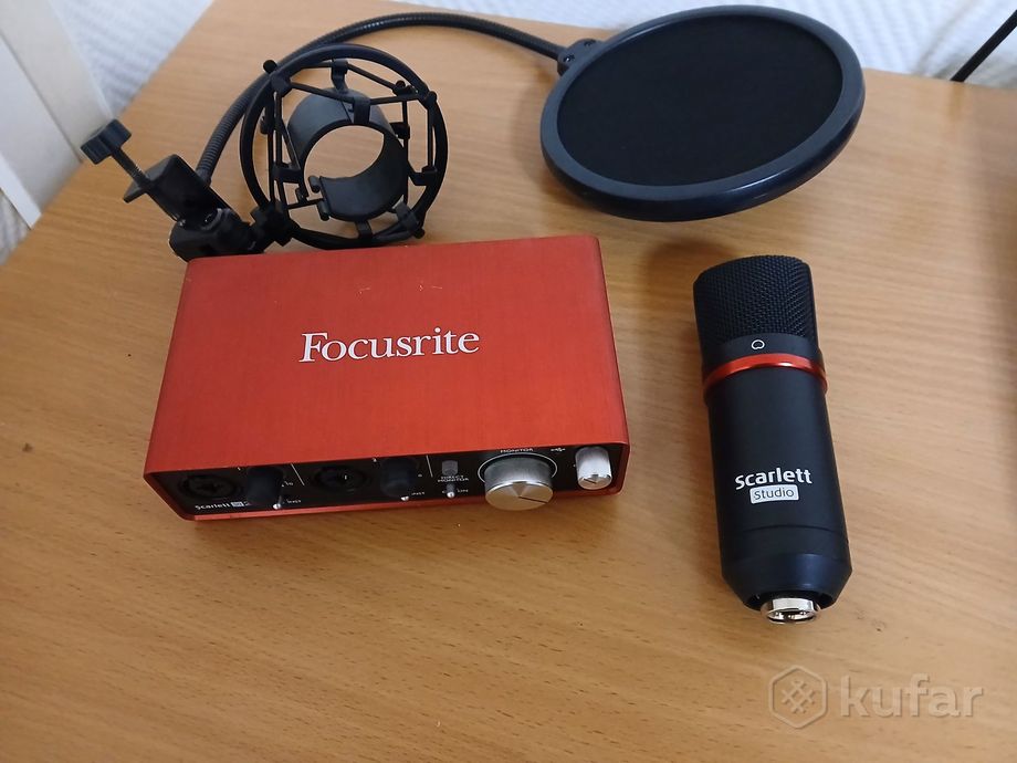 Звуковая карта Focusrite Scarlett 2i2, микрофон — фото 1