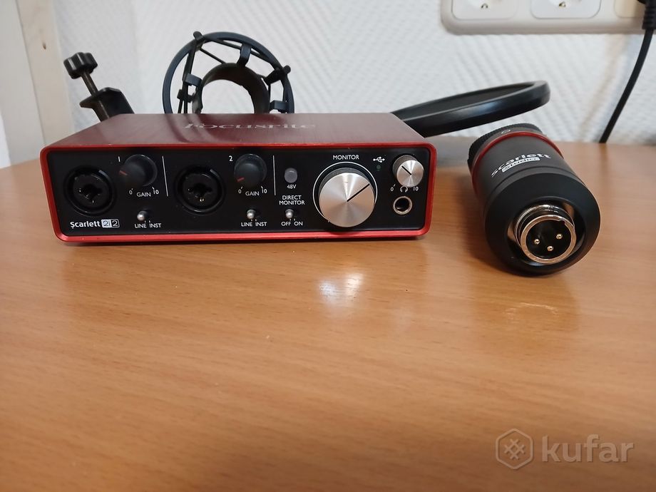 Звуковая карта Focusrite Scarlett 2i2, микрофон — фото 2