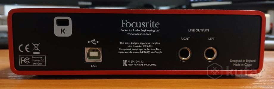 Звуковая карта Focusrite Scarlett 2i2, микрофон — фото 3