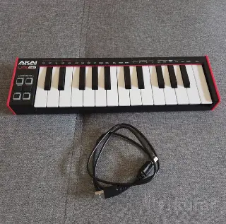 AKAI pro LPK25