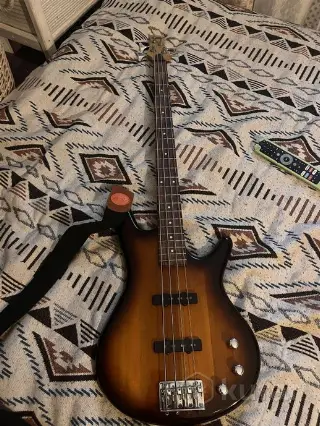 Бас гитара Ibanez