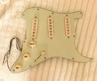 Пикгард в сборе Fender