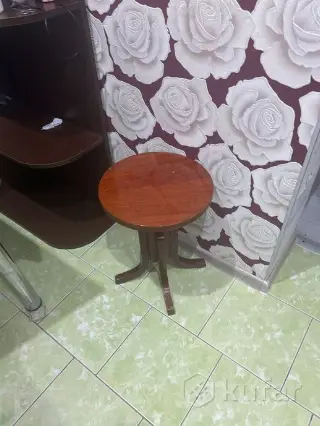 Стул для пианино, и фортепиано вместе