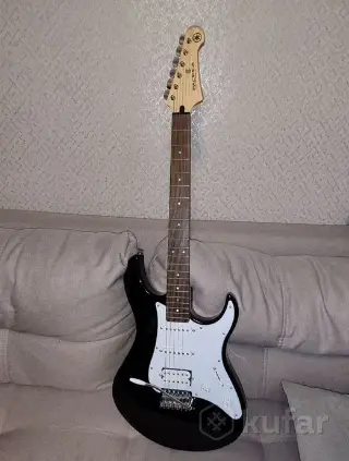 Электрогитара Yamaha Pacifica 012 и чехол, кабель