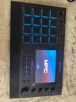 AKAI MPC LIVE 2