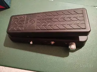 педаль квакушка Behringer hellbabe HB01