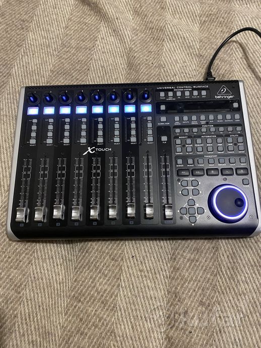 Behringer X-touch — фото 1