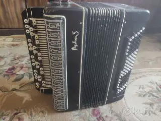 баян