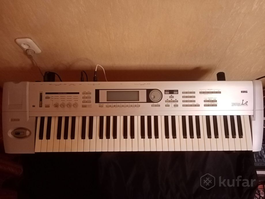 Продам синтезатор рабочую станцию Korg Triton le — фото 1