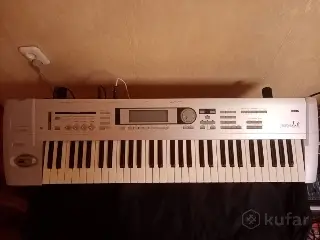 Продам синтезатор рабочую станцию Korg Triton le