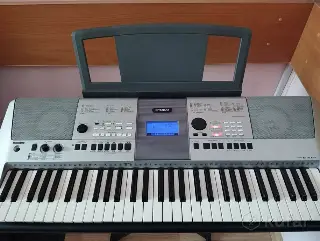 Синтезатор Yamaha PSR-E413 + стойка, педаль, чехол