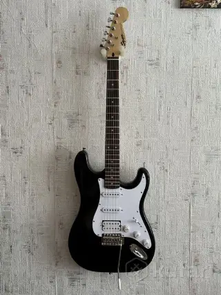 Электрогитара Fender Squier bullet strat HSS BKN
