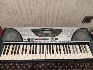 Клавишный инструмент Yamaha PSR-240