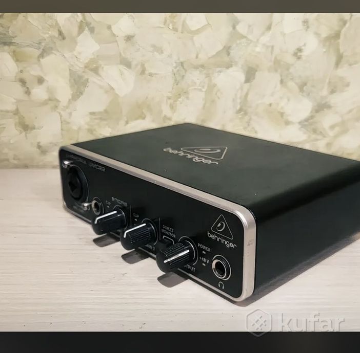 Звуковая карта behringer UMC22