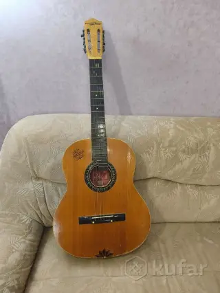 Акустическая гитара