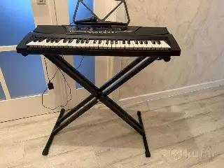 Синтезатор + стойка для синтезатора