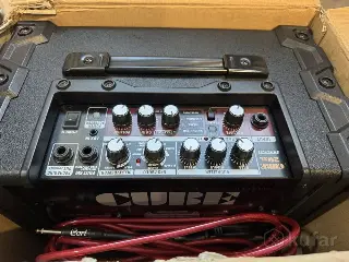 Комбоусилитель Roland CUBE-20XL.