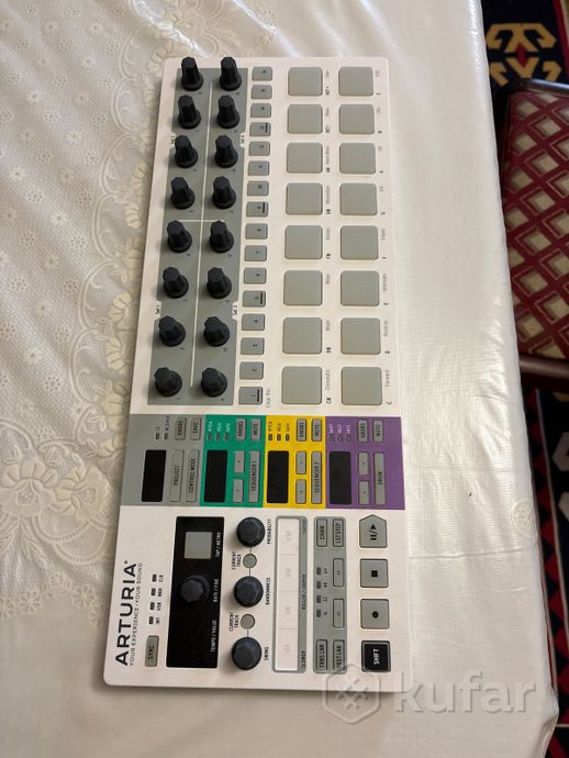 MIDI контроллер Arturia Beatstep Pro — фото 1