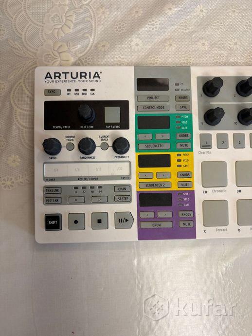 MIDI контроллер Arturia Beatstep Pro — фото 2