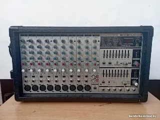 Активный микшер Behringer PMH 2000.
