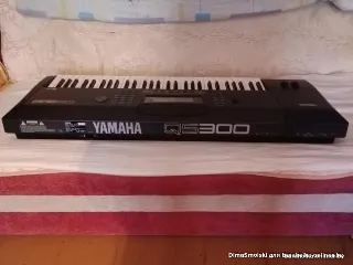 YAMAHA QS 300