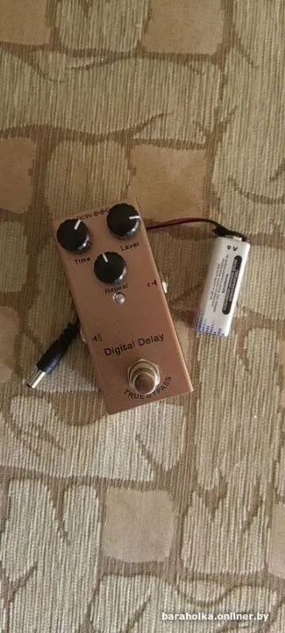 гитарная педаль с эффектом DELAY