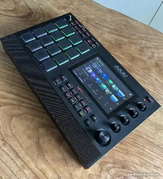 Akai MPC live 2