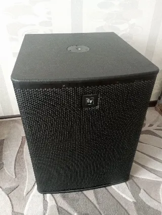 Продам пассивный сабвуфер Electro - voice ELX118, 1шт, состояние очень хорошее, пару царапок эксплуатационного характера, мощность динамика 400 Вт. Чехол для пе