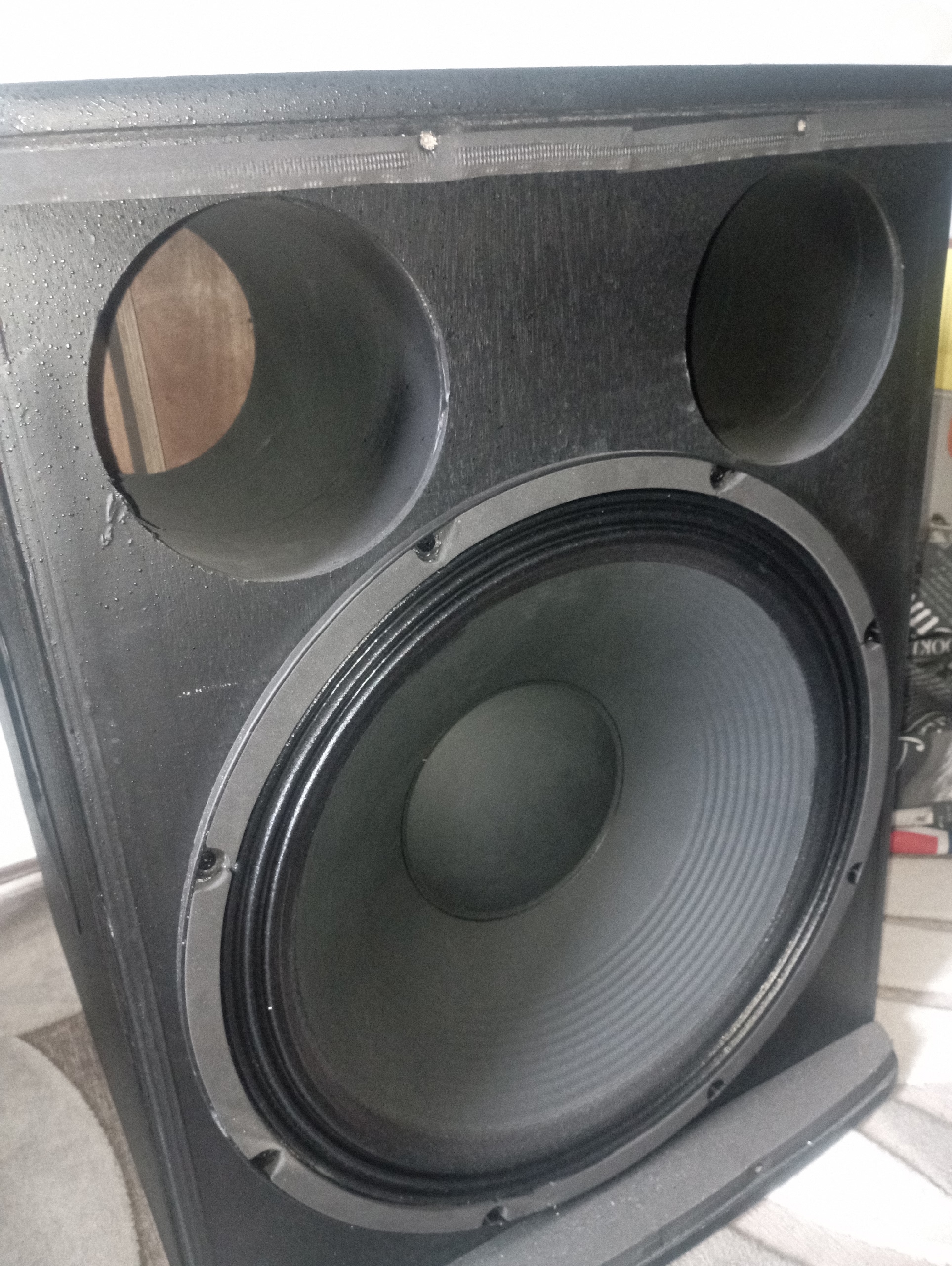 Продам пассивный сабвуфер Electro - voice ELX118, 1шт, состояние очень хорошее, пару царапок эксплуатационного характера, мощность динамика 400 Вт. Чехол для пе — фото 7