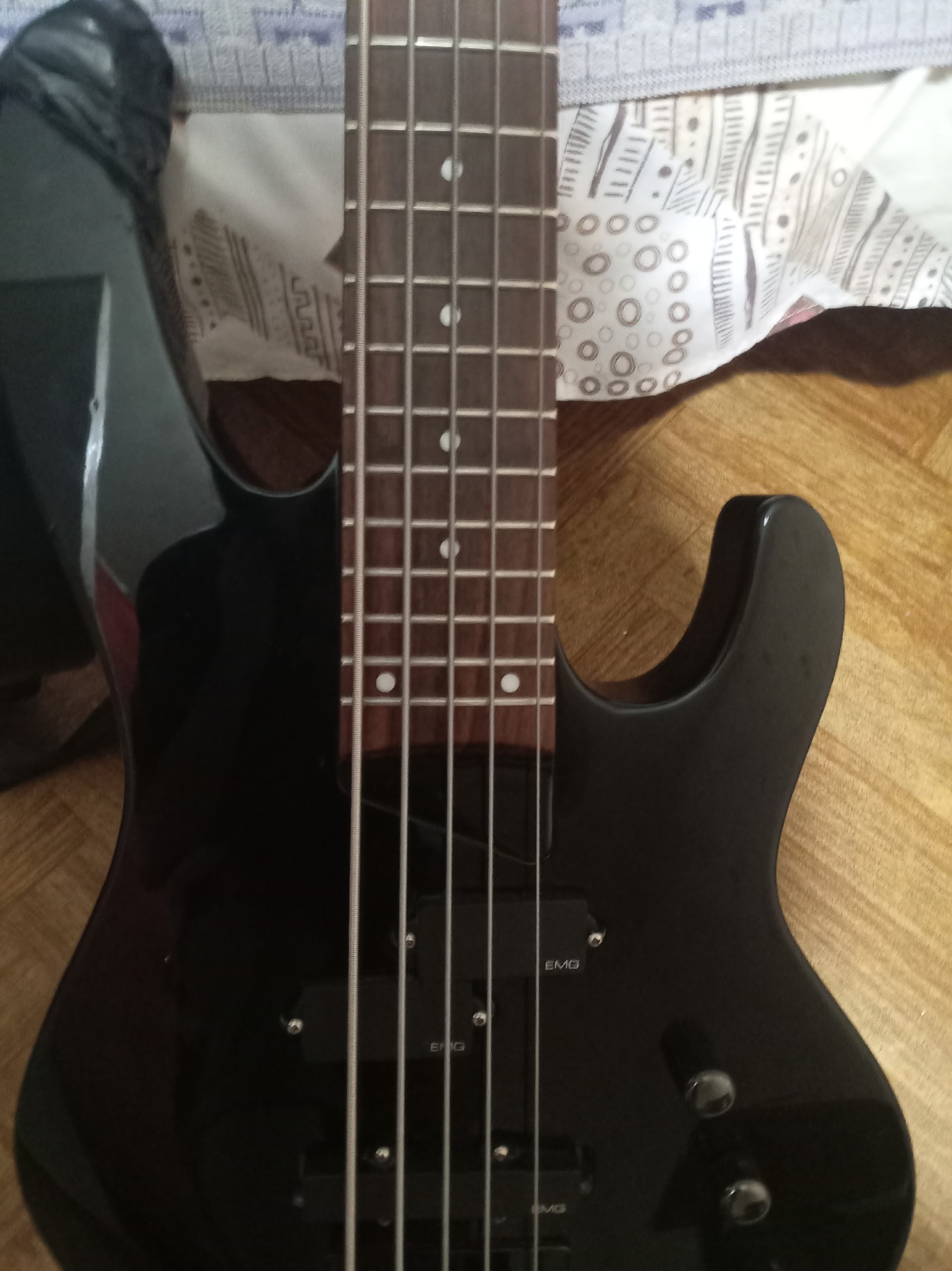 Продам бас гитару Ltd by ESP B 55, отличный 5 струнный бас Вьетнамской сборки, звучки заменены на emg, колки gotoh, струны Dunlop, гитару обслуживал у мастера,  — фото 4