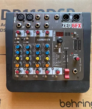 Микшерный пульт Allen&Heath ZED6FX.
