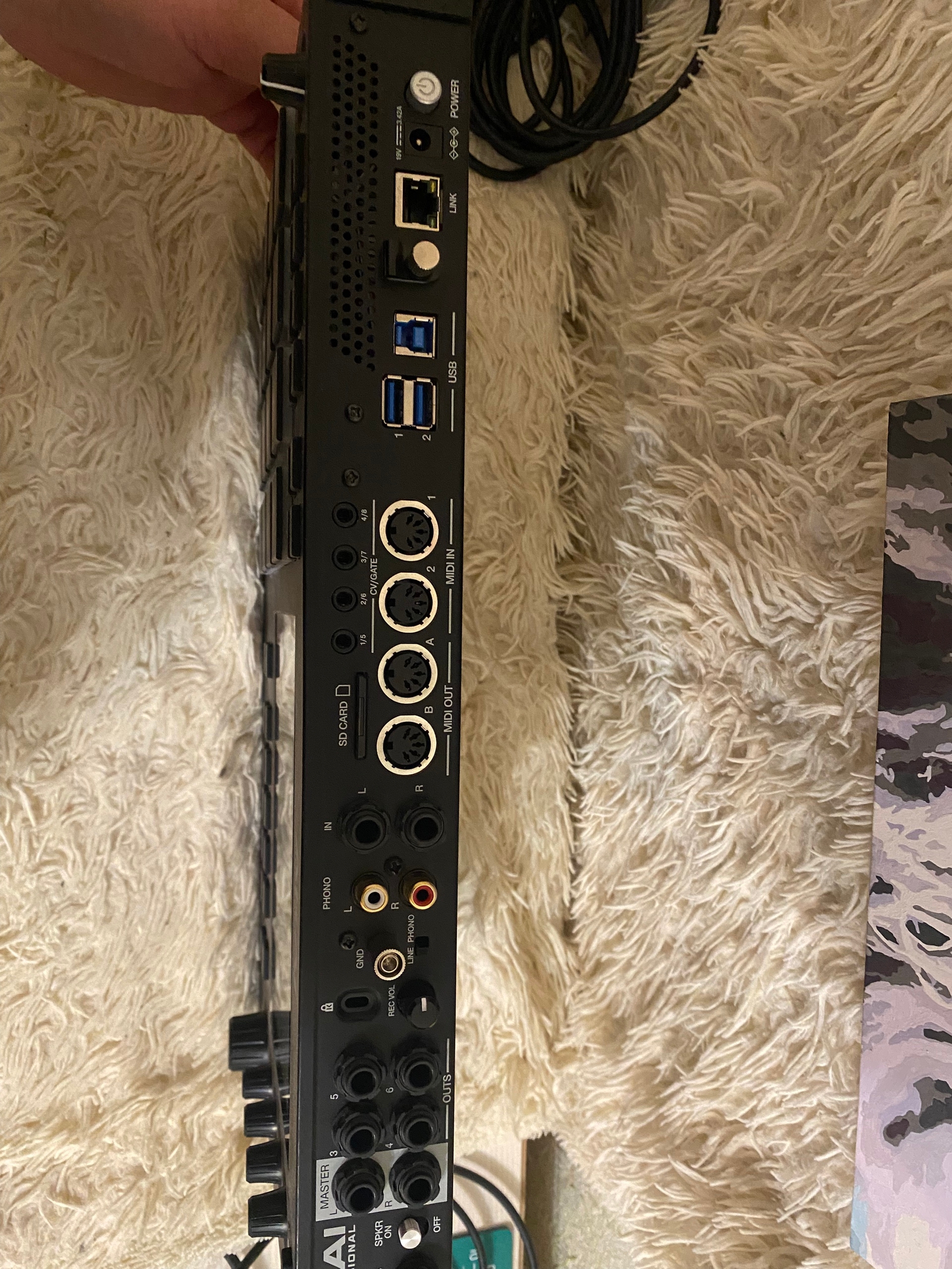 AKAI professional MPC LIVE 2 — фото 1