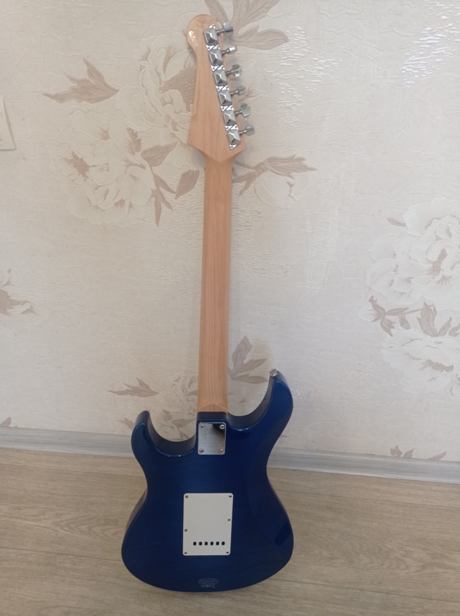 Электрогитара YAMAHA — фото 1